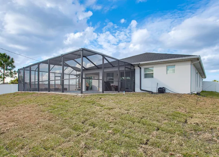 Furnished Lanai & Yard: Comfy Lehigh Acres Getaway