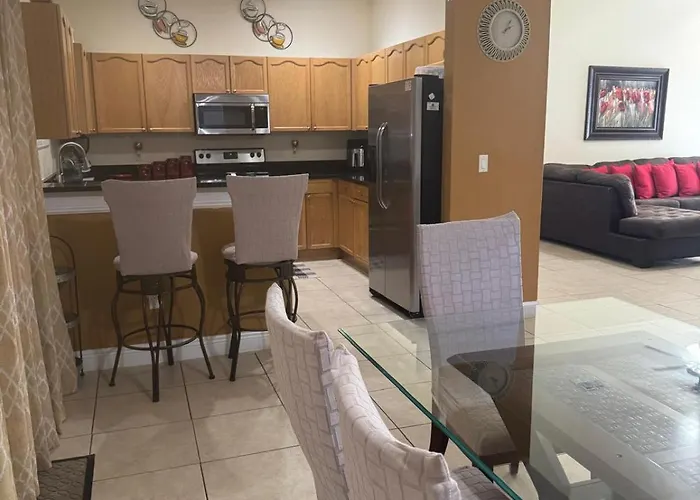 Spacious 3Br Home Sleeps 8 Lanai Fenced Yard